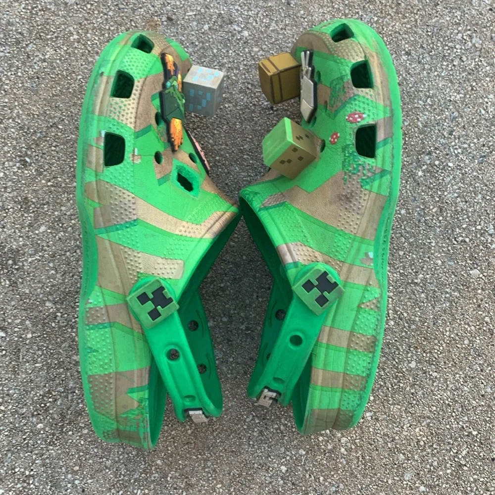 Crocs
Big Kids Minecraft Classic Clogs from Finish Line - Picture 4 of 13